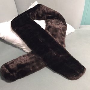 BNWOT CHOCOLATE BROWN FAUX FUR MINK SCARF